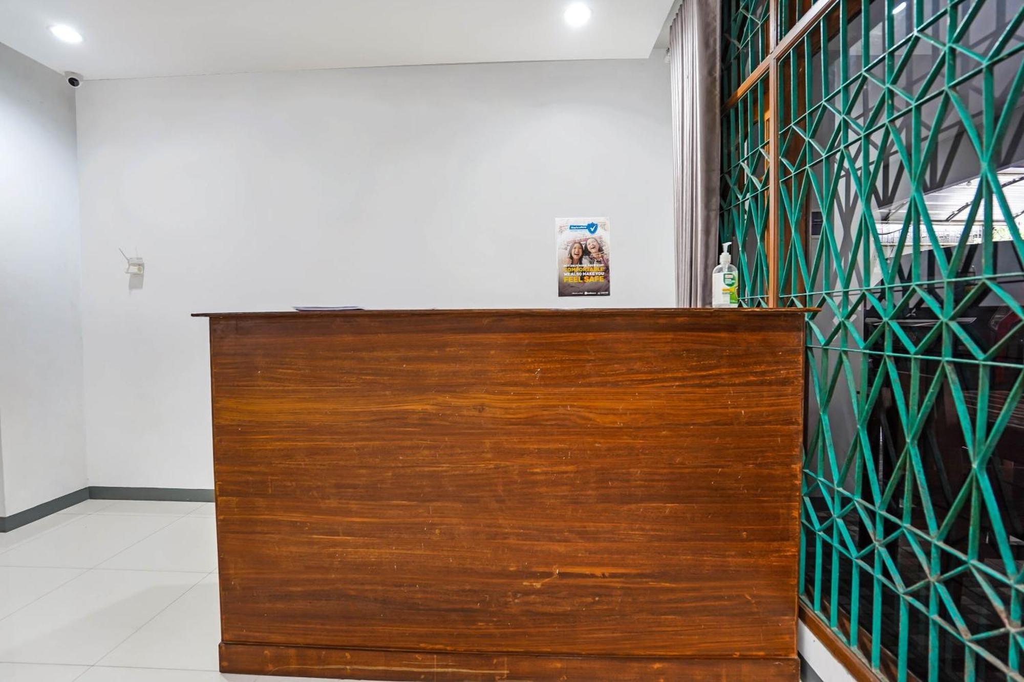 Oyo 90891 Parang Kusumo Residence Krembangan Exteriör bild