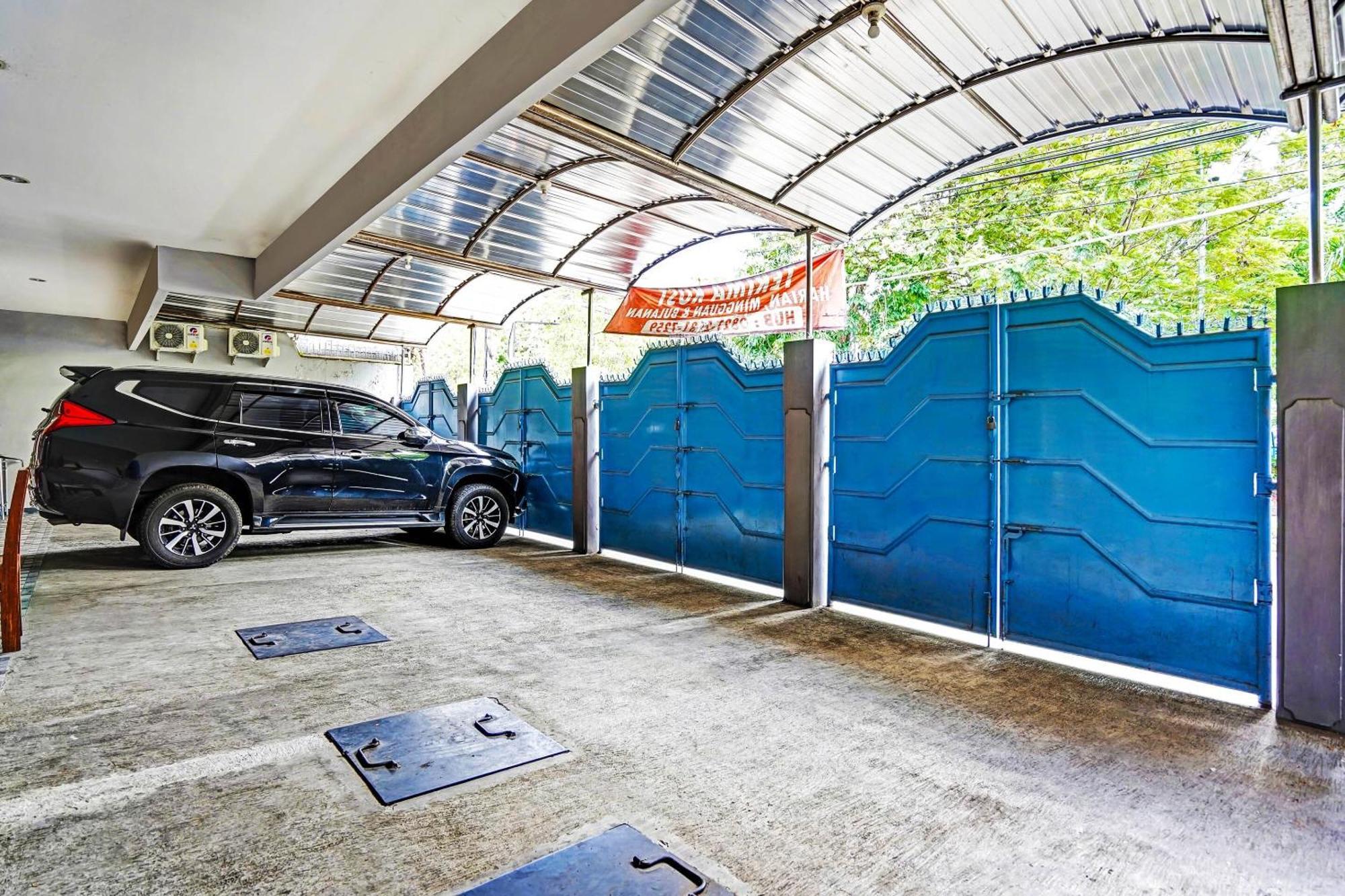 Oyo 90891 Parang Kusumo Residence Krembangan Exteriör bild