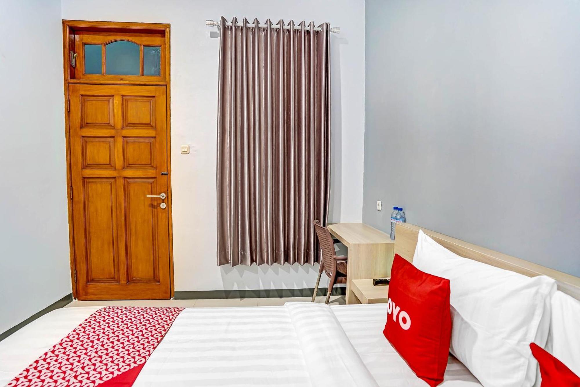 Oyo 90891 Parang Kusumo Residence Krembangan Exteriör bild