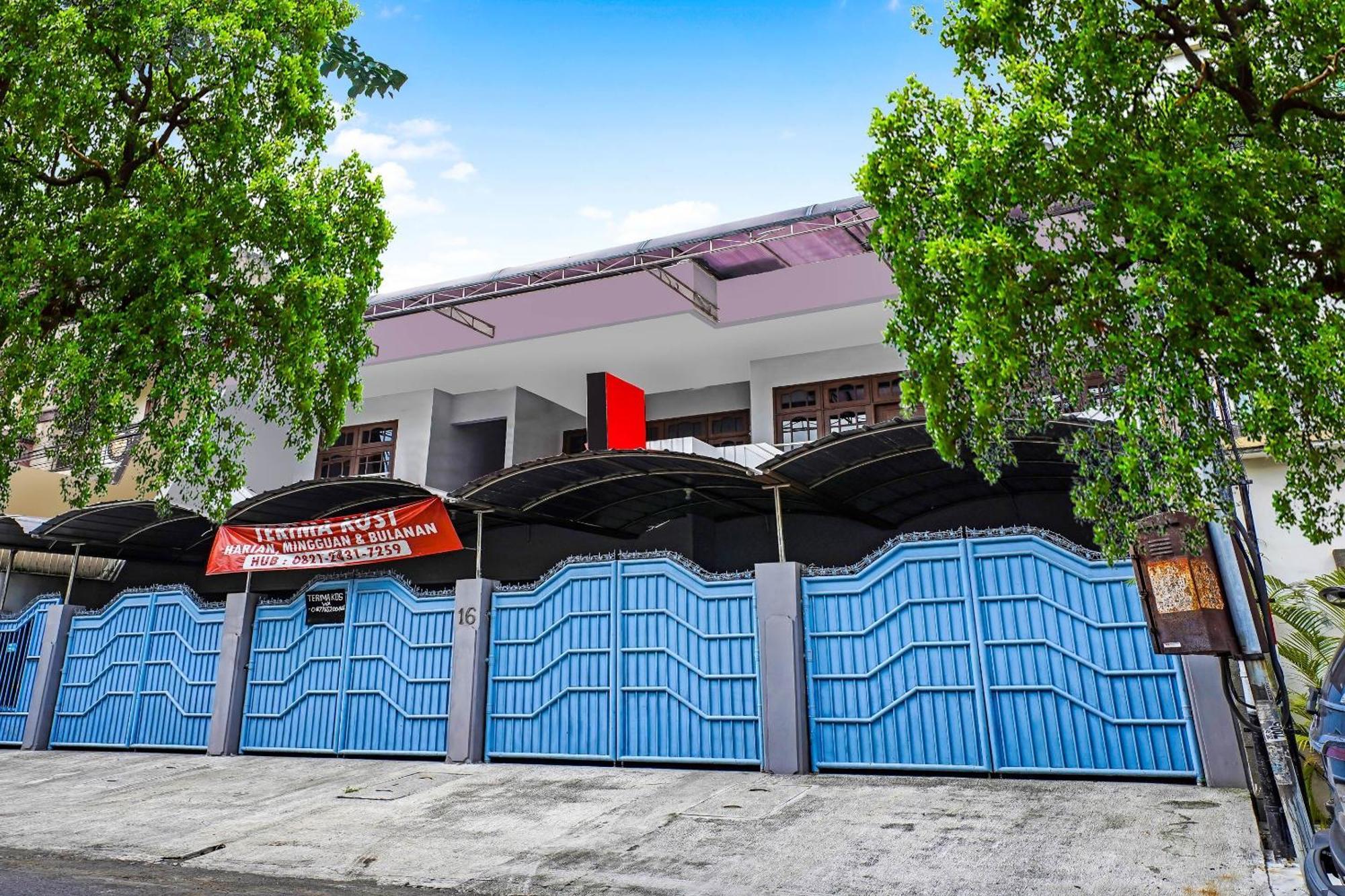 Oyo 90891 Parang Kusumo Residence Krembangan Exteriör bild