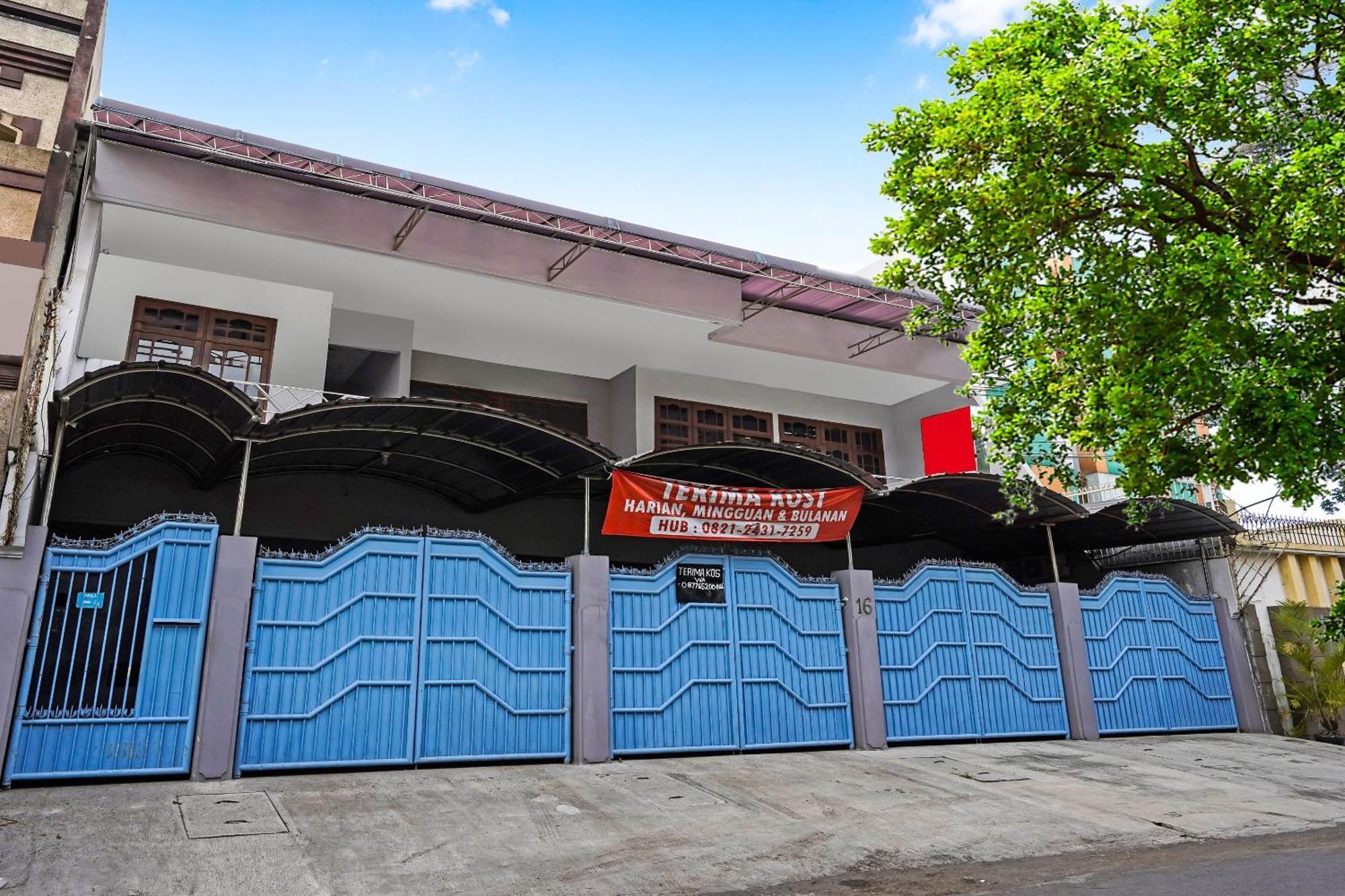 Oyo 90891 Parang Kusumo Residence Krembangan Exteriör bild