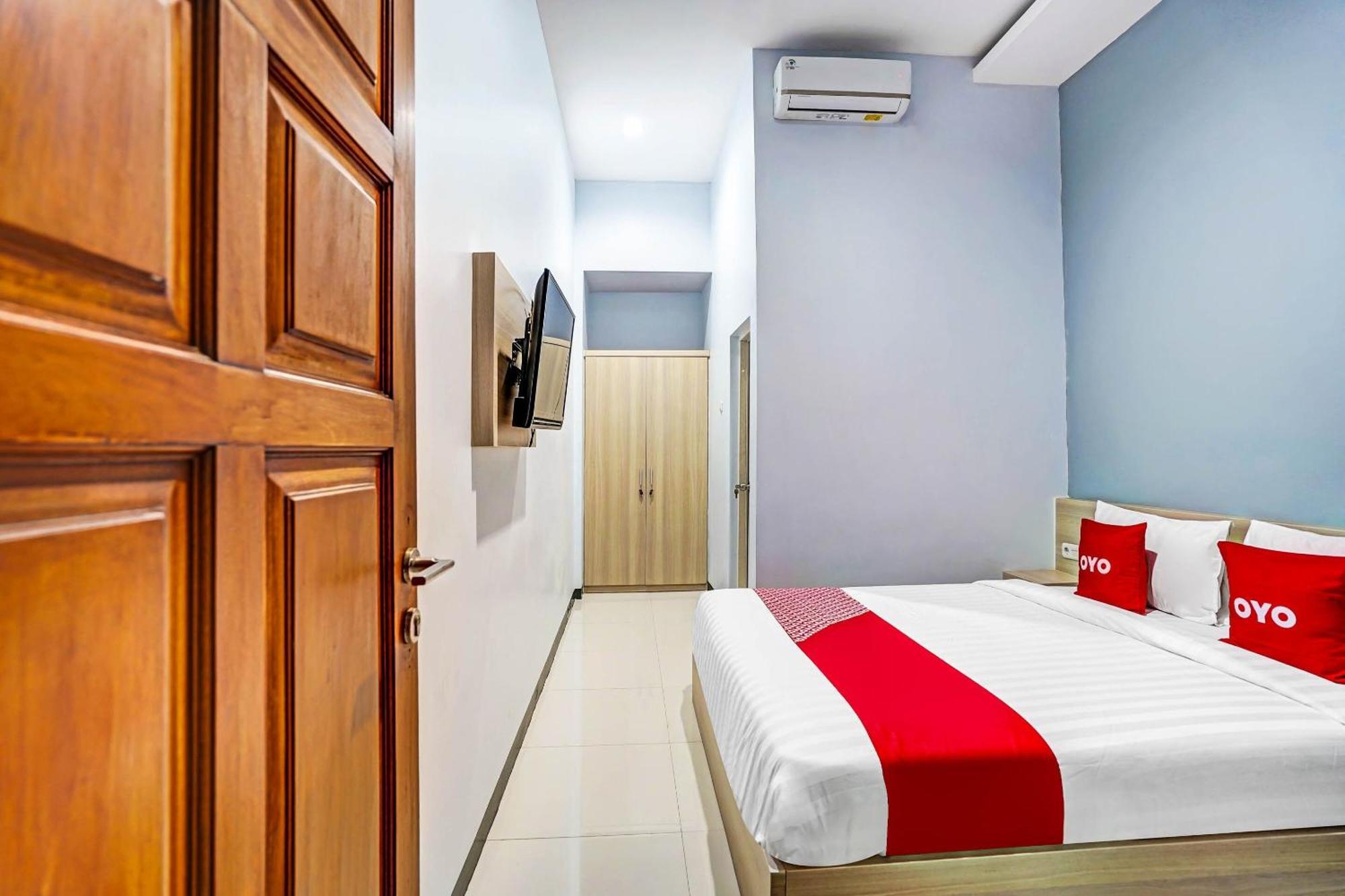 Oyo 90891 Parang Kusumo Residence Krembangan Exteriör bild